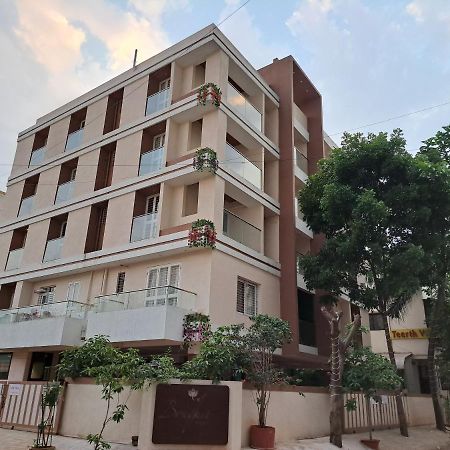 Bouquet Residency Hotel Nashik Exterior photo