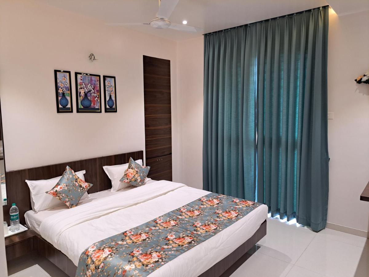 Bouquet Residency Hotel Nashik Exterior photo