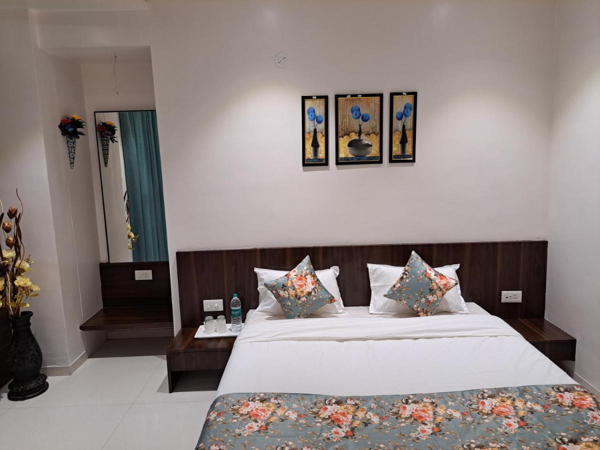 Bouquet Residency Hotel Nashik Exterior photo