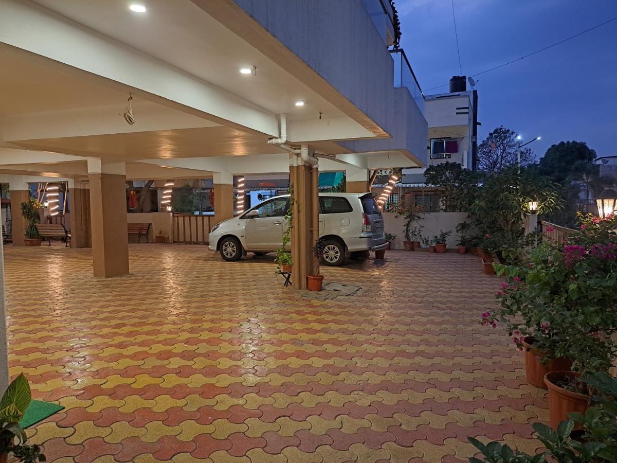 Bouquet Residency Hotel Nashik Exterior photo