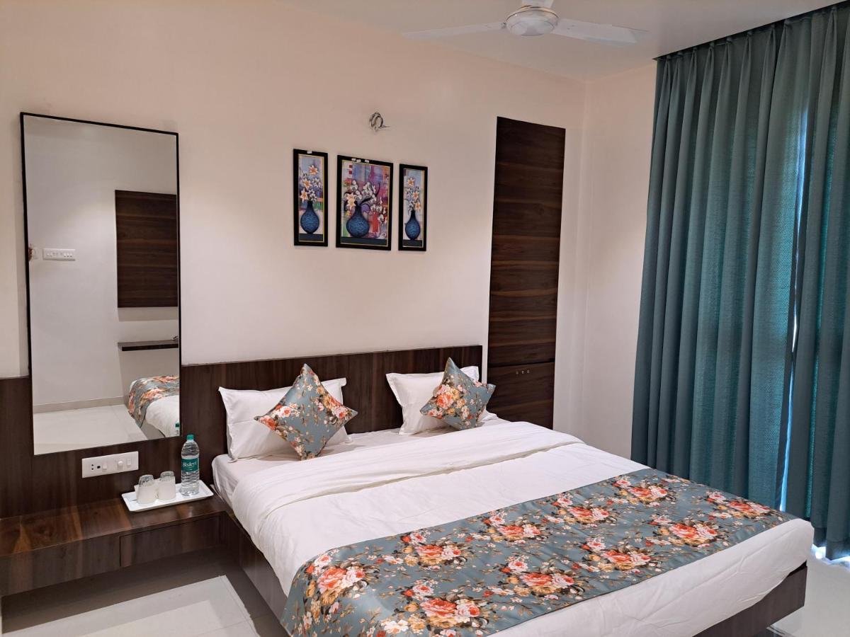 Bouquet Residency Hotel Nashik Exterior photo