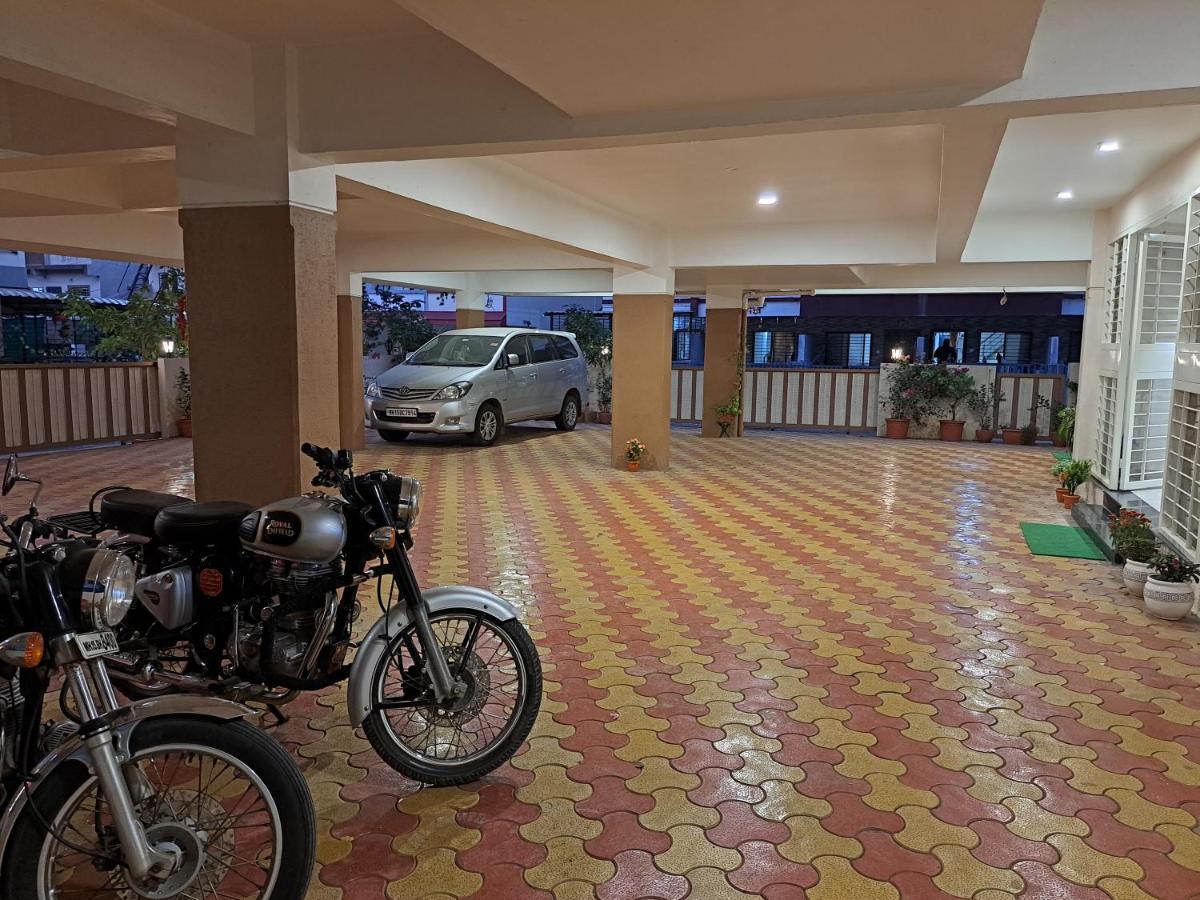 Bouquet Residency Hotel Nashik Exterior photo